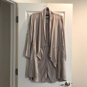 Light beige/ grey duster